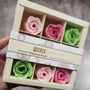 Wicked Rose Scented Bath Petals